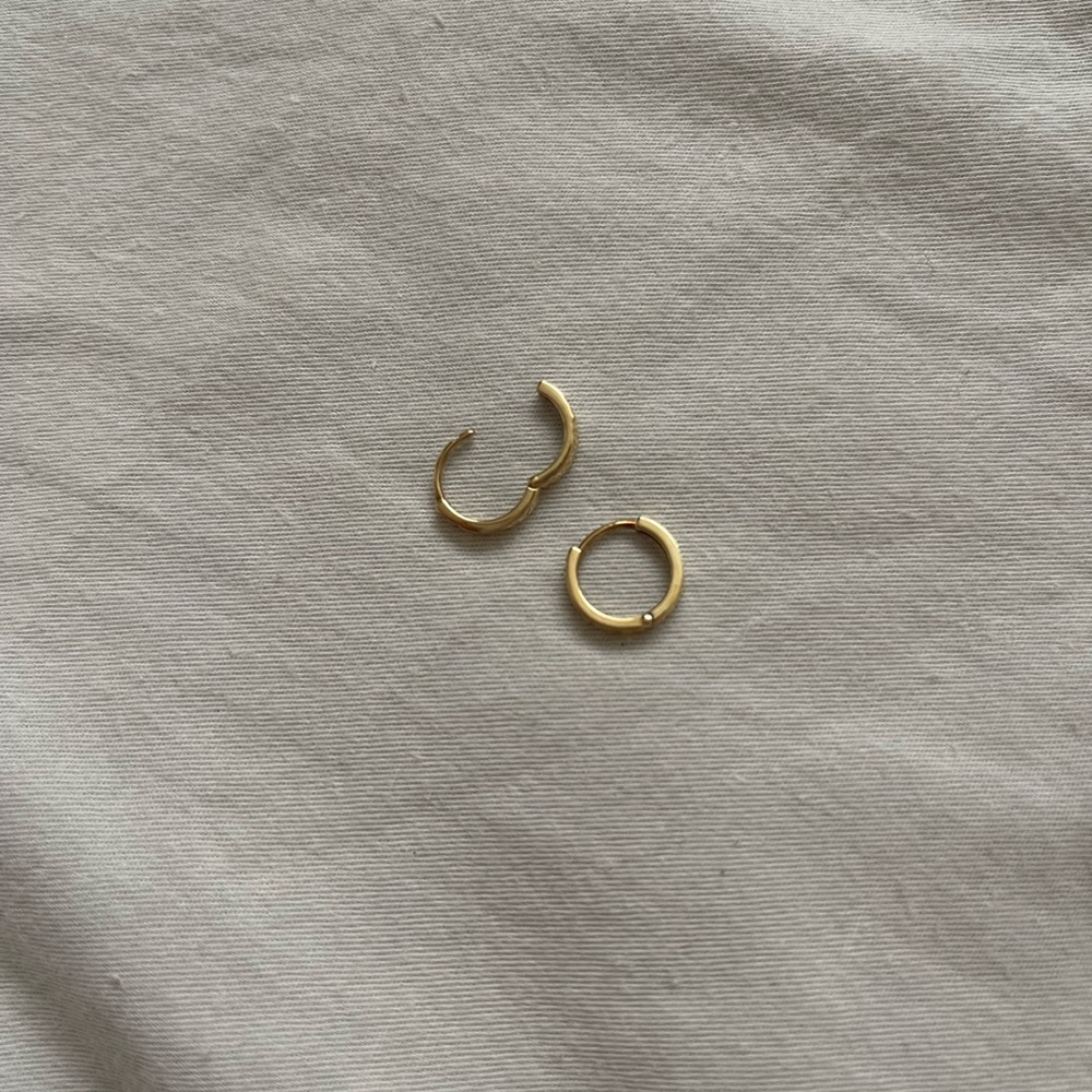 BONY LEVY 14K Gold Textured Huggie Hoop Earrings - Picture 3 of 7